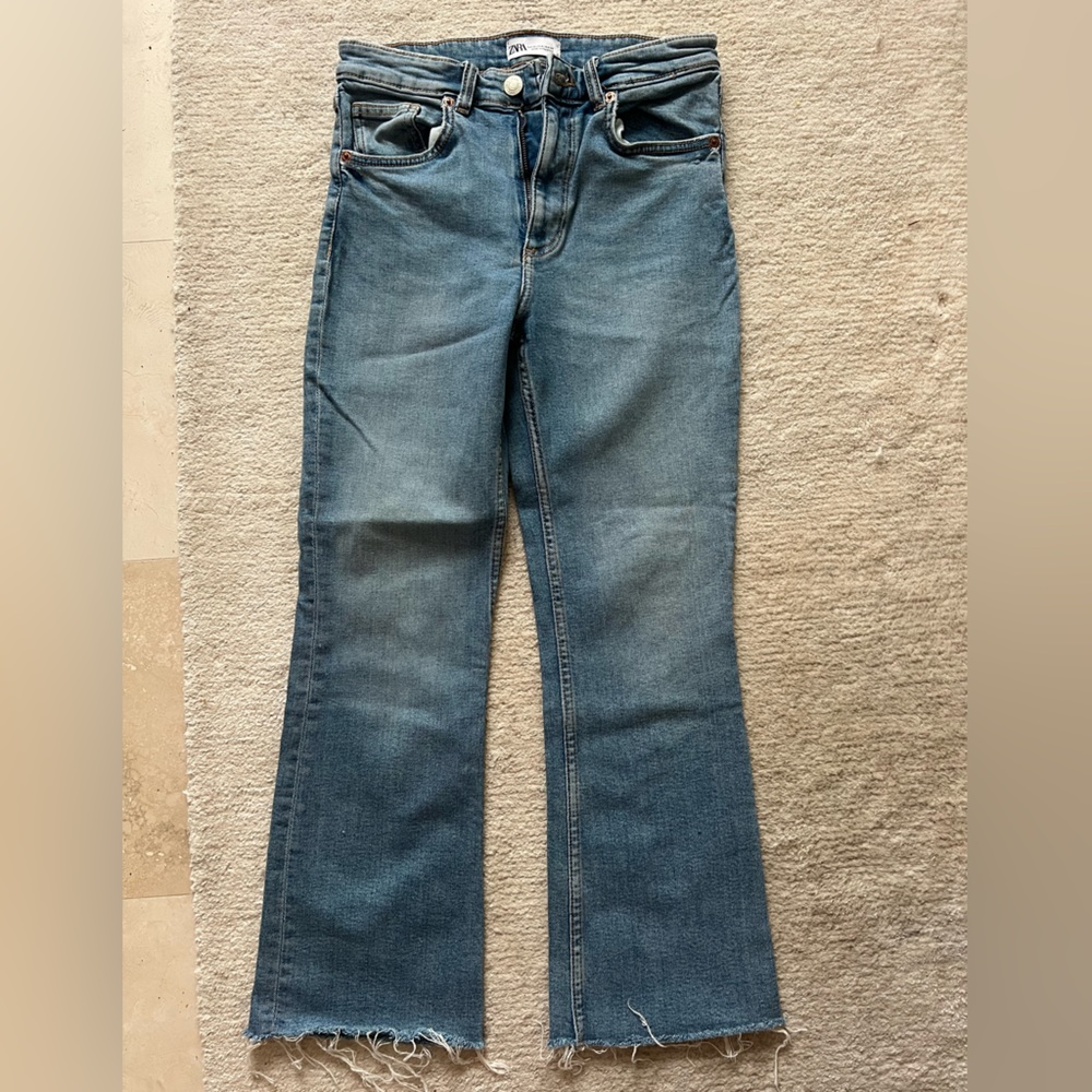 Zara High Waisted Jeans Above the Ankle Size 6